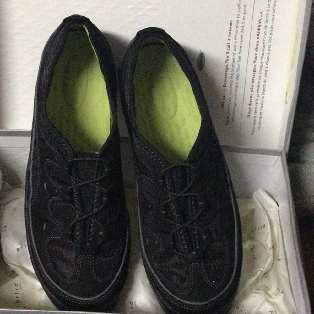 Brand New Privo by Clark’s Shoes SZ 40 US SZ 9M Black.